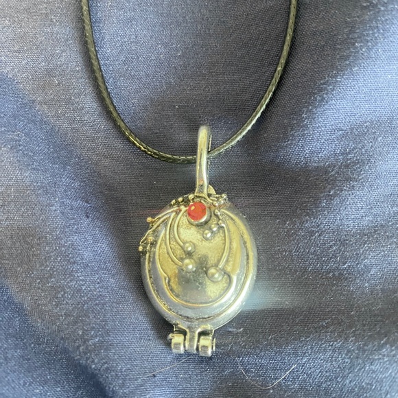 (Vampire Diaries) Elena Gilbert necklace - Picture 1 of 2